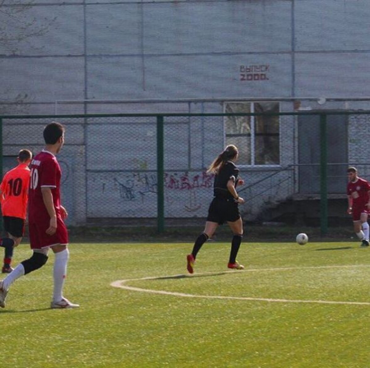 GALERIE FOTO Cea mai frumoasă arbitră vine din Rusia » Ekaterina joacă şi fotbal şi e foarte bună