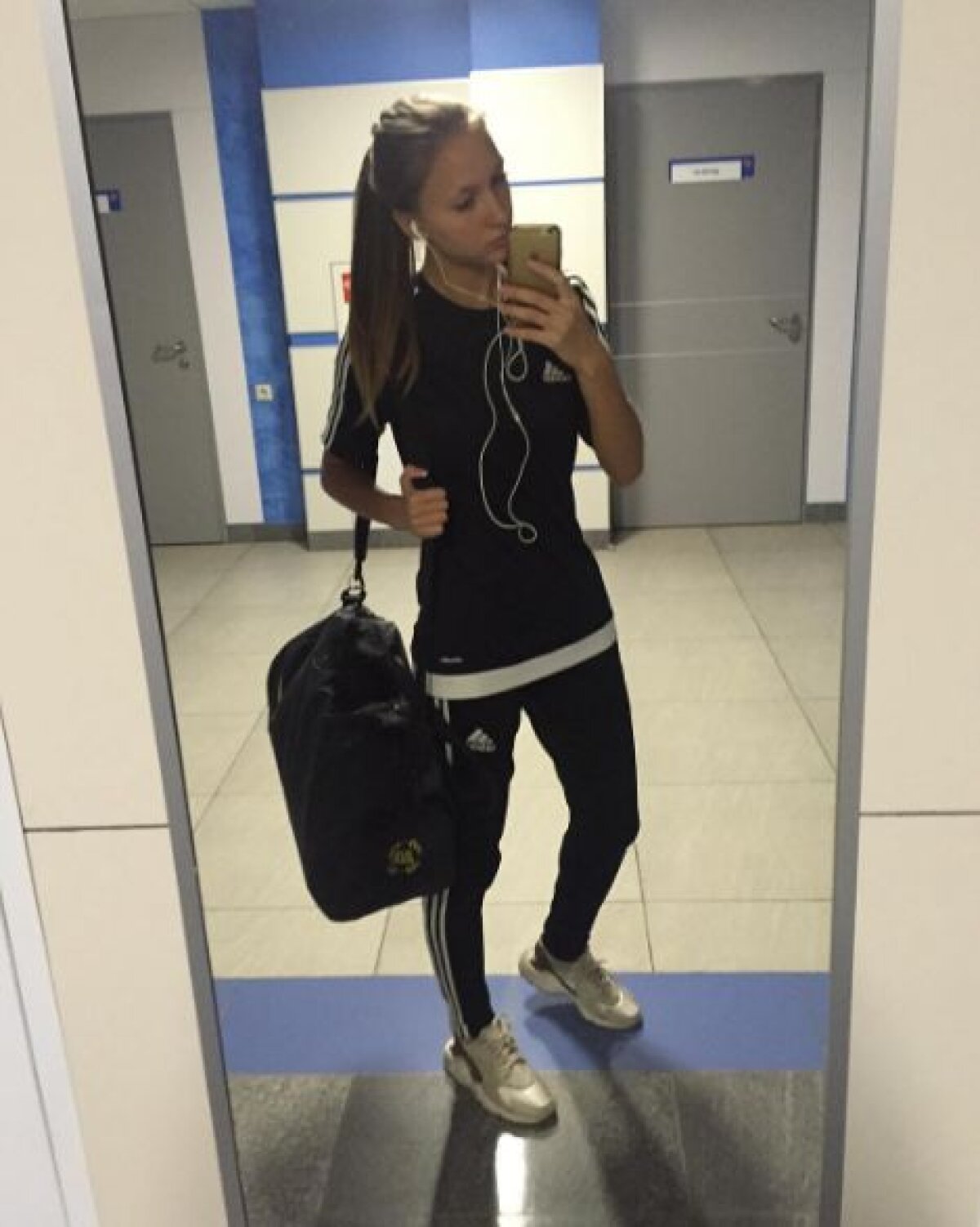 GALERIE FOTO Cea mai frumoasă arbitră vine din Rusia » Ekaterina joacă şi fotbal şi e foarte bună