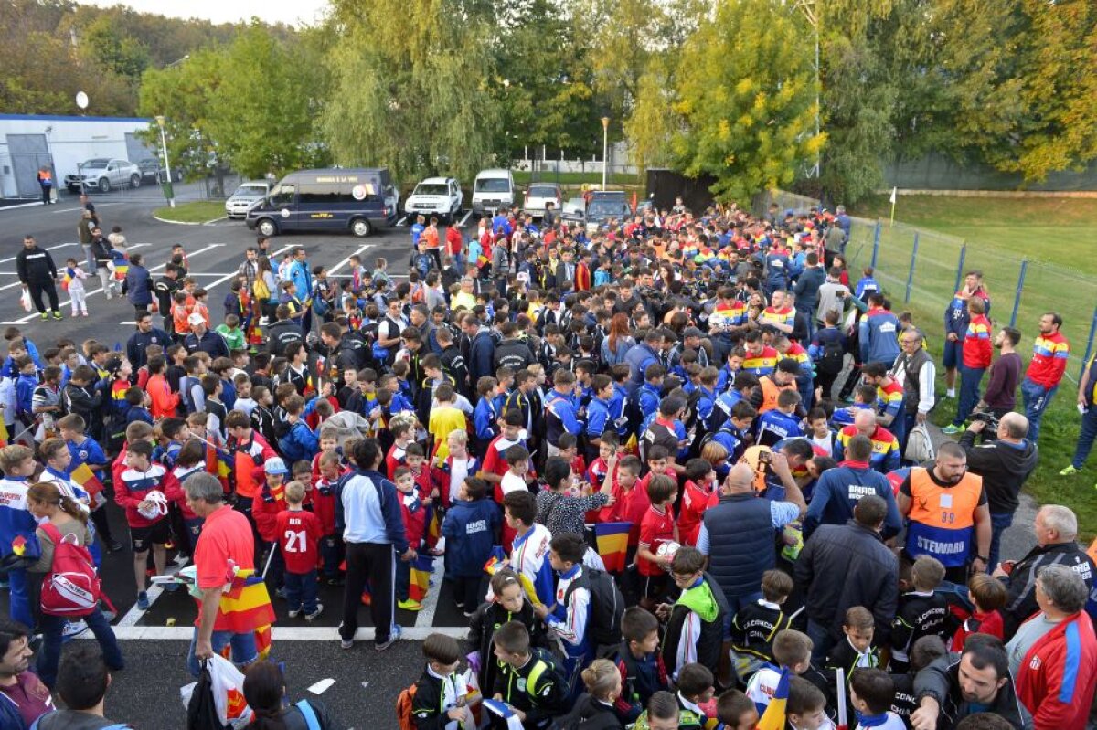 GALERIE FOTO + VIDEO 400 de copii vor asista la antrenamentul de azi al naționalei! Un fost jucător de la Steaua și FC Național a venit la Mogoșoaia