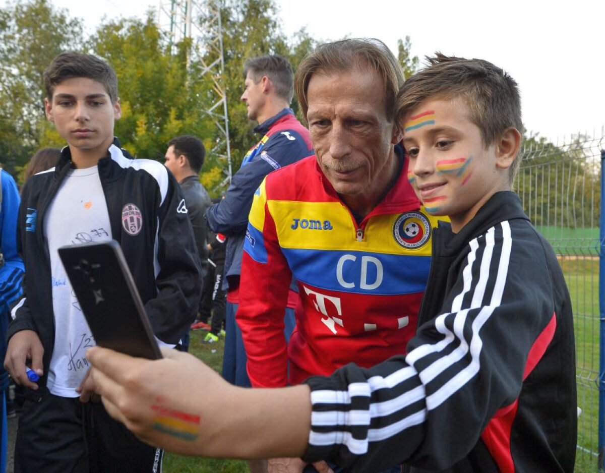 GALERIE FOTO + VIDEO 400 de copii vor asista la antrenamentul de azi al naționalei! Un fost jucător de la Steaua și FC Național a venit la Mogoșoaia