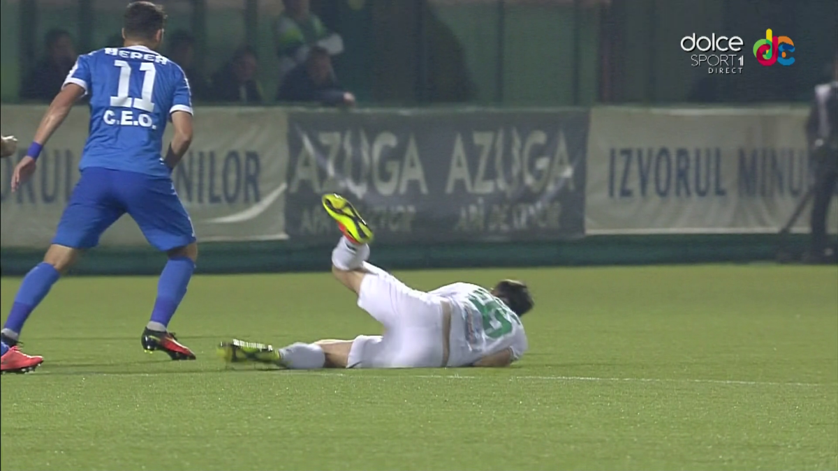 FOTO Sperietură în tabăra Concordiei în timpul meciului cu Pandurii » Un jucător nu s-a mai putut ridica de pe gazon