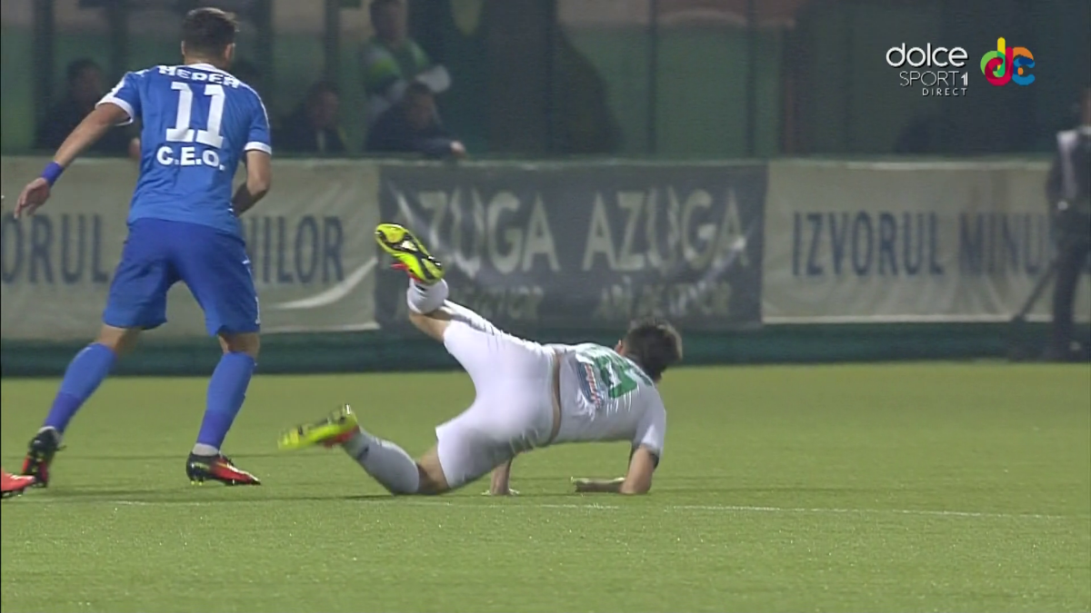 FOTO Sperietură în tabăra Concordiei în timpul meciului cu Pandurii » Un jucător nu s-a mai putut ridica de pe gazon