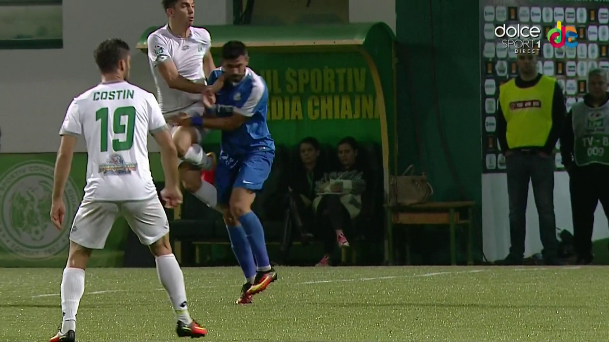 FOTO Sperietură în tabăra Concordiei în timpul meciului cu Pandurii » Un jucător nu s-a mai putut ridica de pe gazon