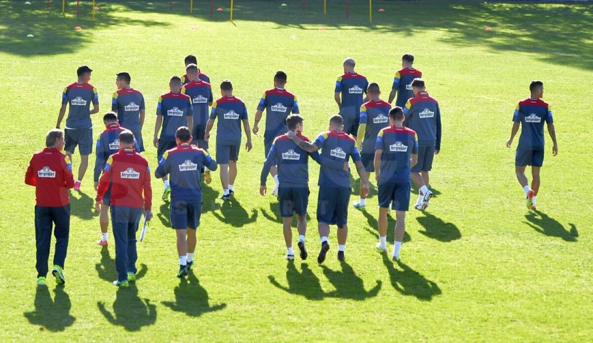 GALERIE FOTO Moment inedit la națională » Cum a decis Daum să înceapă antrenamentul de azi