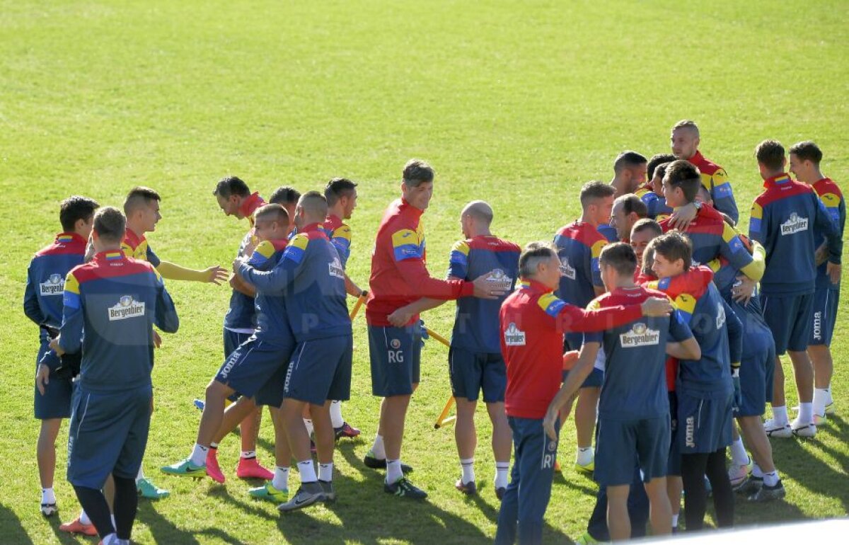 GALERIE FOTO Moment inedit la națională » Cum a decis Daum să înceapă antrenamentul de azi