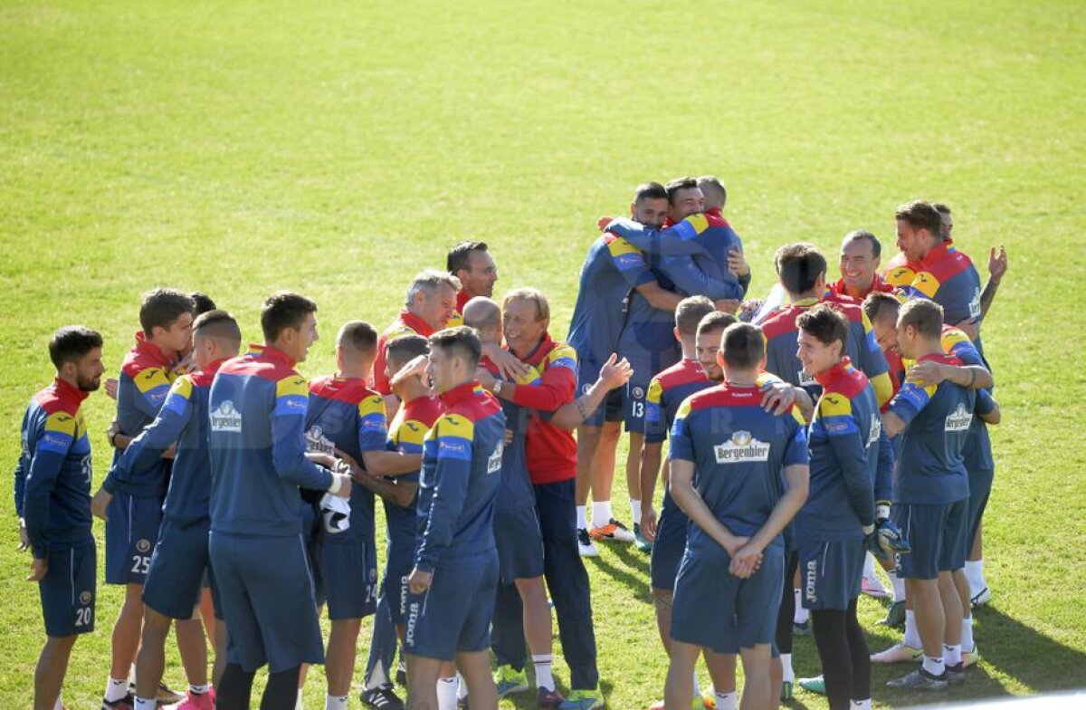 GALERIE FOTO Moment inedit la națională » Cum a decis Daum să înceapă antrenamentul de azi