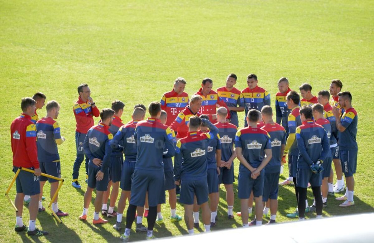 GALERIE FOTO Moment inedit la națională » Cum a decis Daum să înceapă antrenamentul de azi