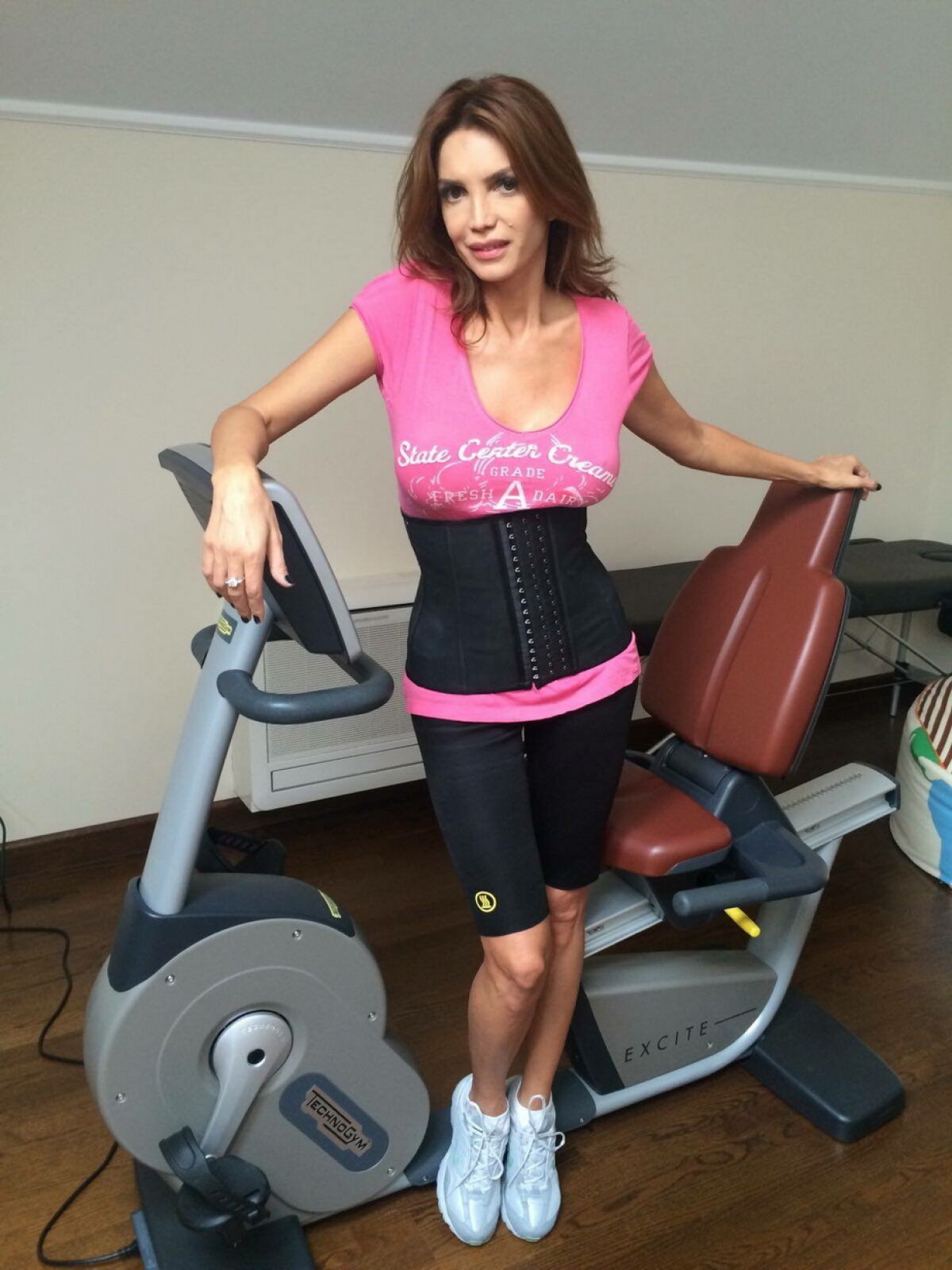 Cristina Spătar își revine rapid după divorț. Uite cât de bine arată!