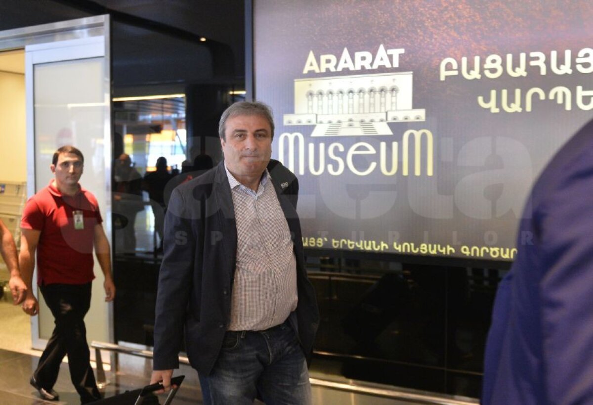 GALERIE FOTO Naționala României a ajuns în Armenia! Invitat surpriză în delegația "tricolorilor"