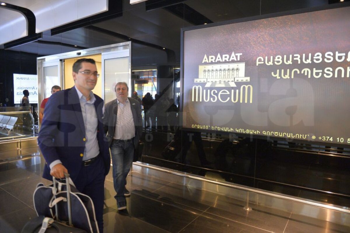 GALERIE FOTO Naționala României a ajuns în Armenia! Invitat surpriză în delegația "tricolorilor"