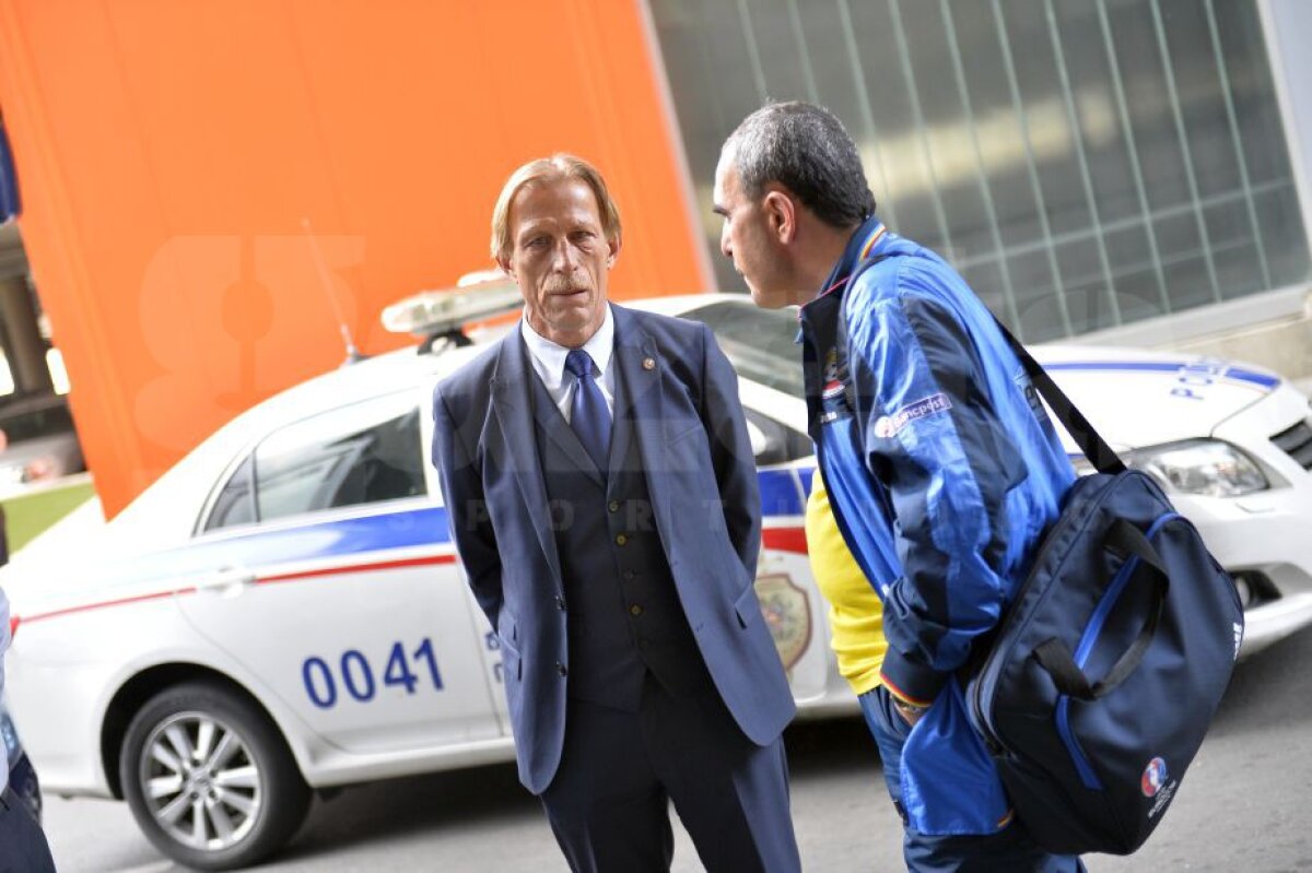 GALERIE FOTO Naționala României a ajuns în Armenia! Invitat surpriză în delegația "tricolorilor"