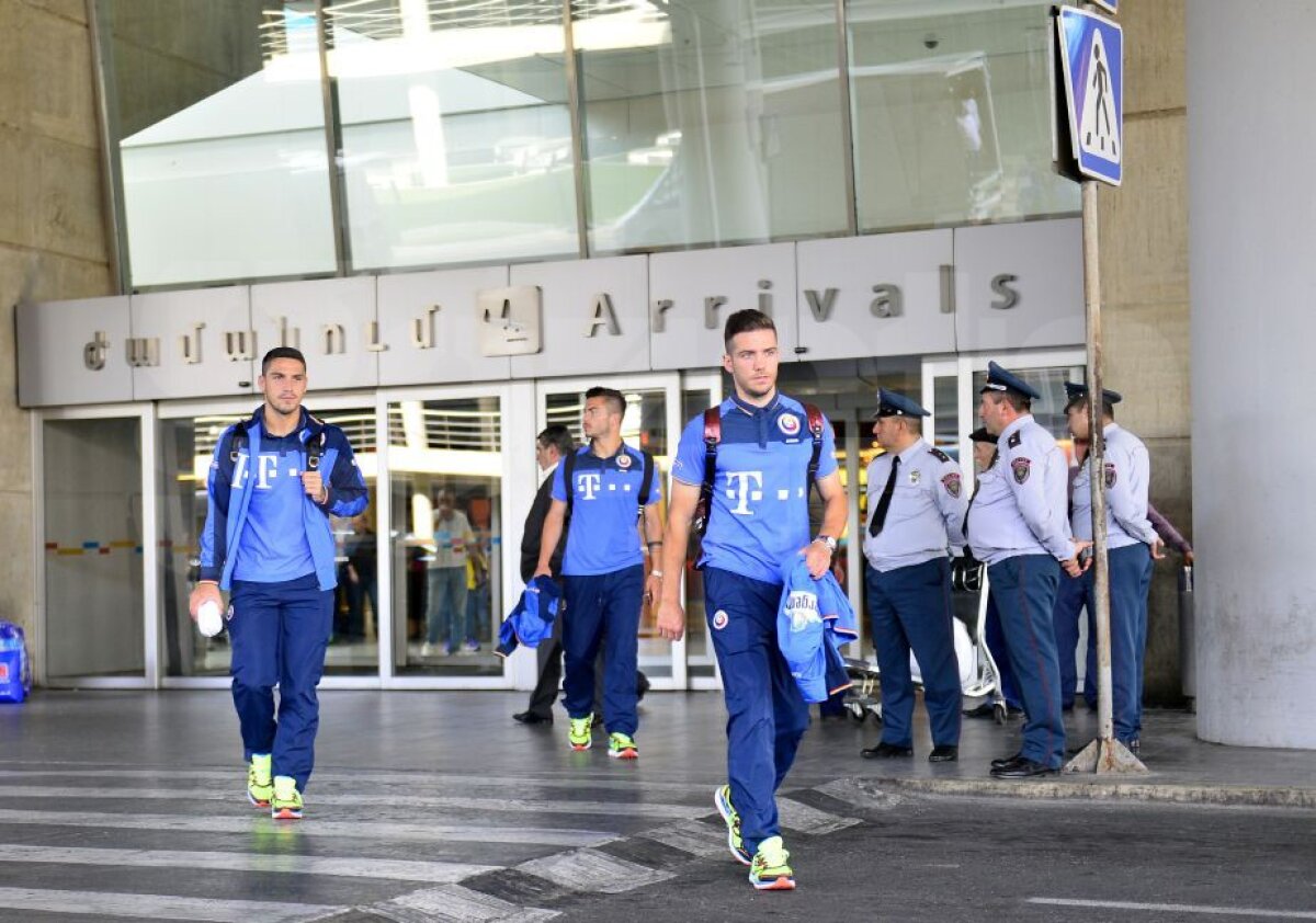 GALERIE FOTO Naționala României a ajuns în Armenia! Invitat surpriză în delegația "tricolorilor"