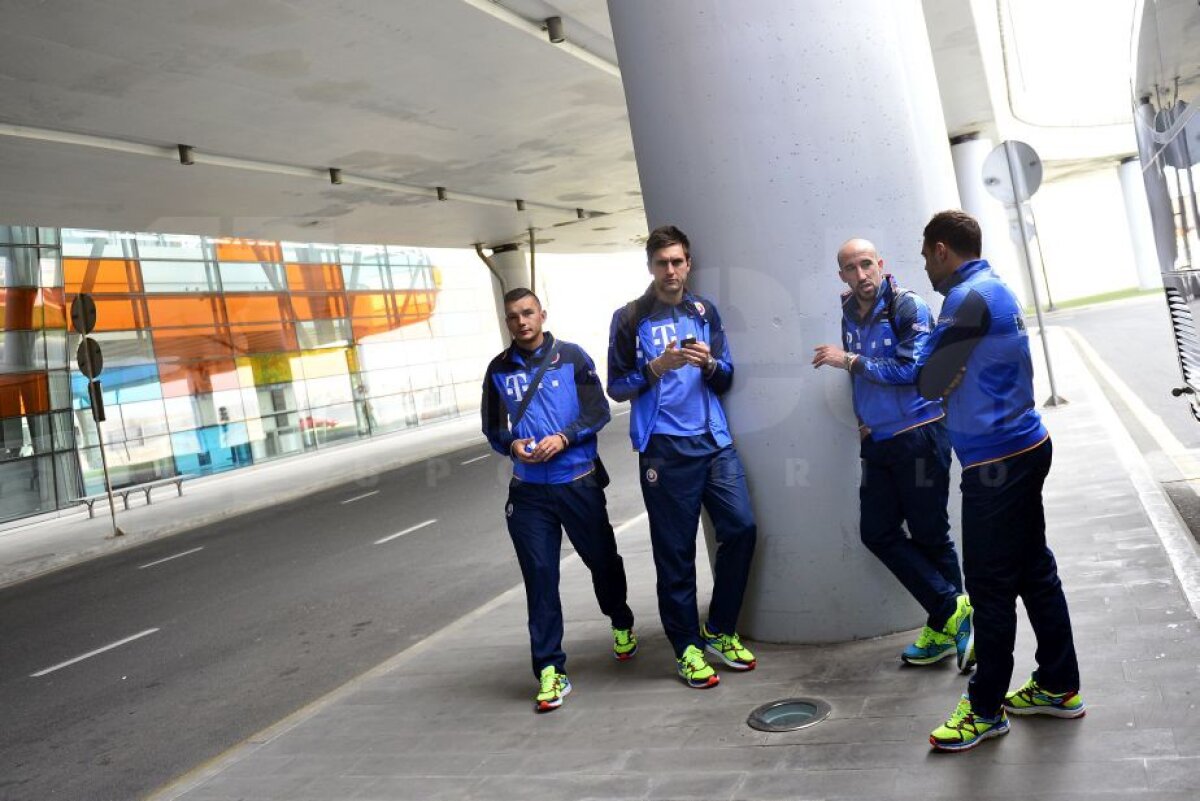 GALERIE FOTO Naționala României a ajuns în Armenia! Invitat surpriză în delegația "tricolorilor"