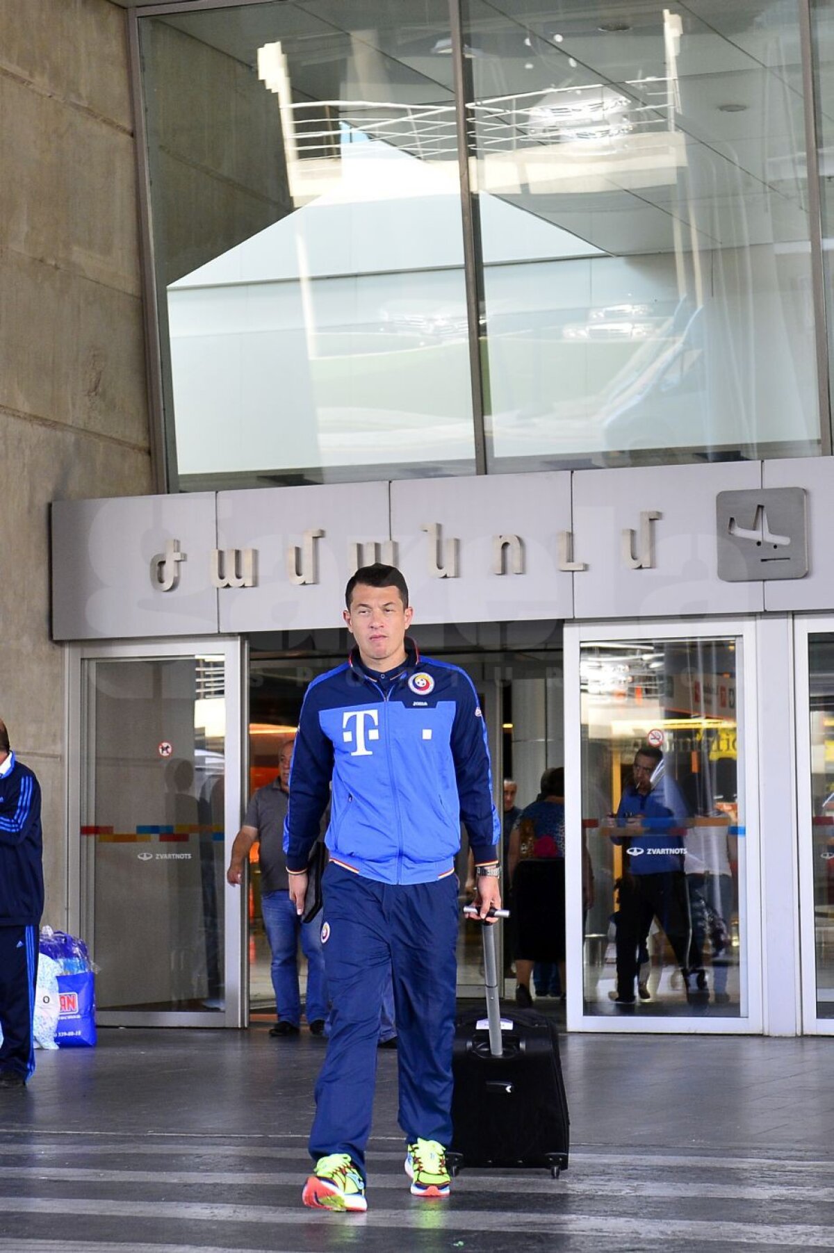 GALERIE FOTO Naționala României a ajuns în Armenia! Invitat surpriză în delegația "tricolorilor"