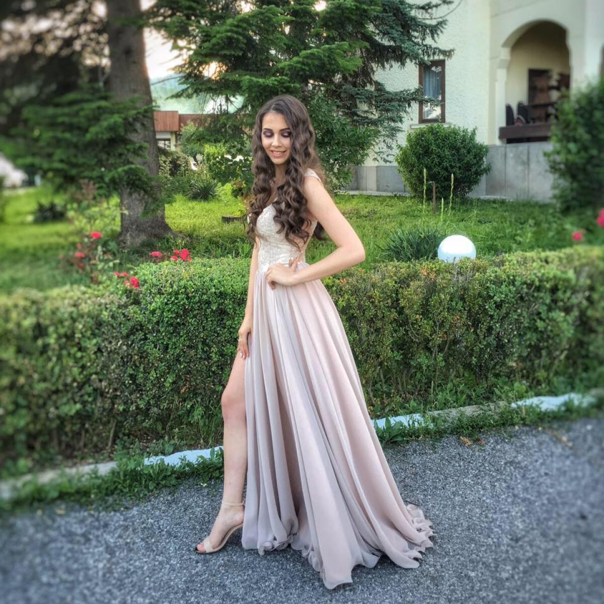 GALERIE FOTO Și-a găsit marea iubire de când a venit la Dinamo » L-a cucerit o brunetă de 18 ani