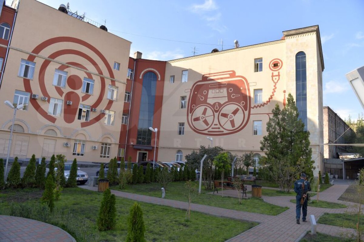 EXCLUSIV GALERIE FOTO Am fost la Radio Erevan, locul în care au luat naștere celebrele bancuri din vremea comunismului! 