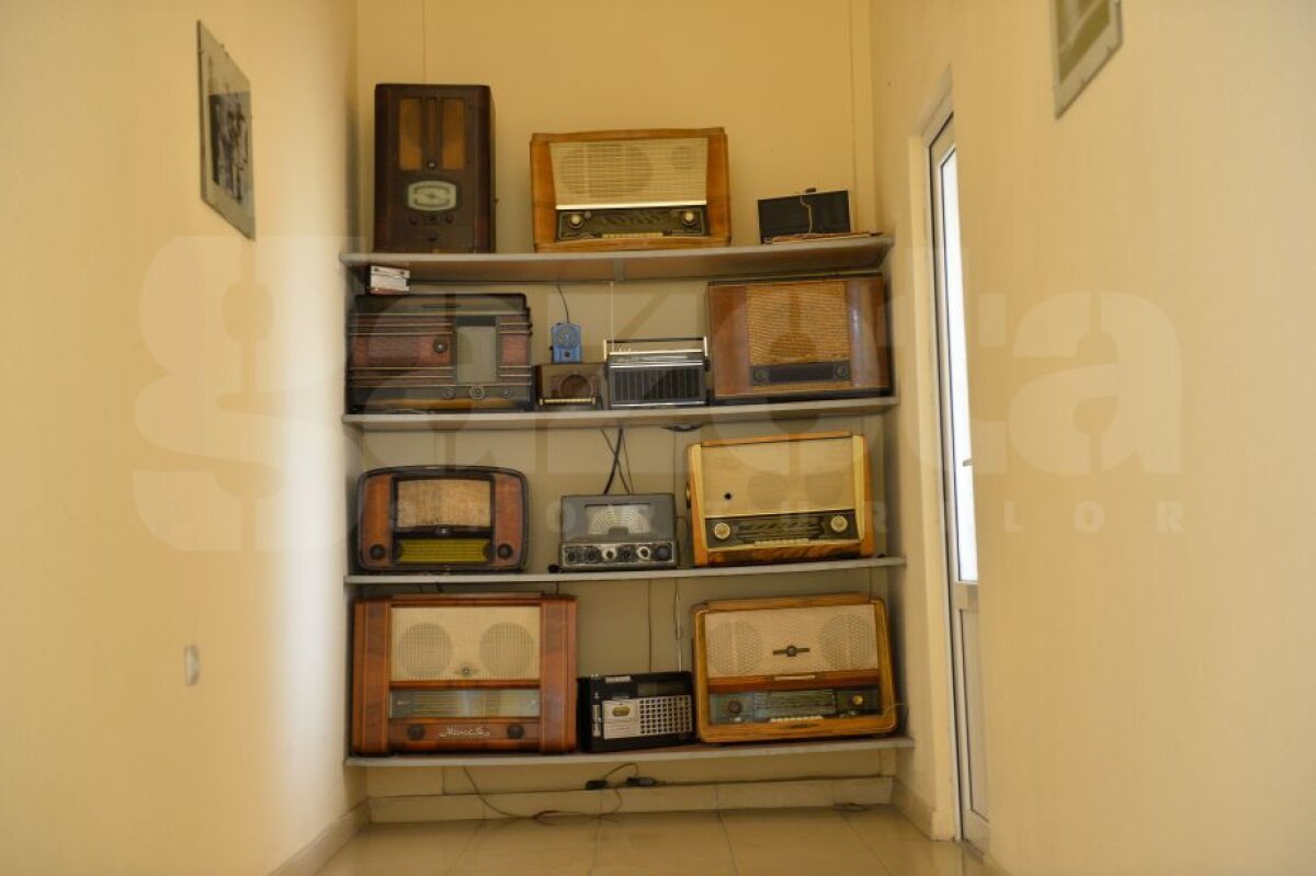 EXCLUSIV GALERIE FOTO Am fost la Radio Erevan, locul în care au luat naștere celebrele bancuri din vremea comunismului! 