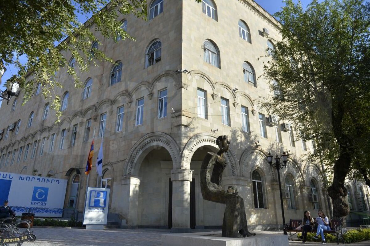 EXCLUSIV GALERIE FOTO Am fost la Radio Erevan, locul în care au luat naștere celebrele bancuri din vremea comunismului! 