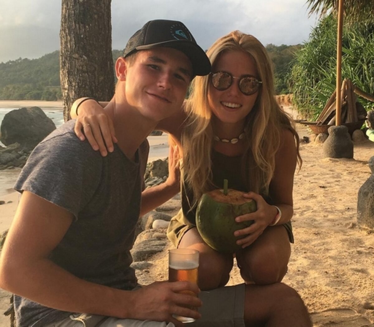 FOTO Se distrează la mare! Cea mai sexy susținătoare a Belgiei a uitat de meciuri