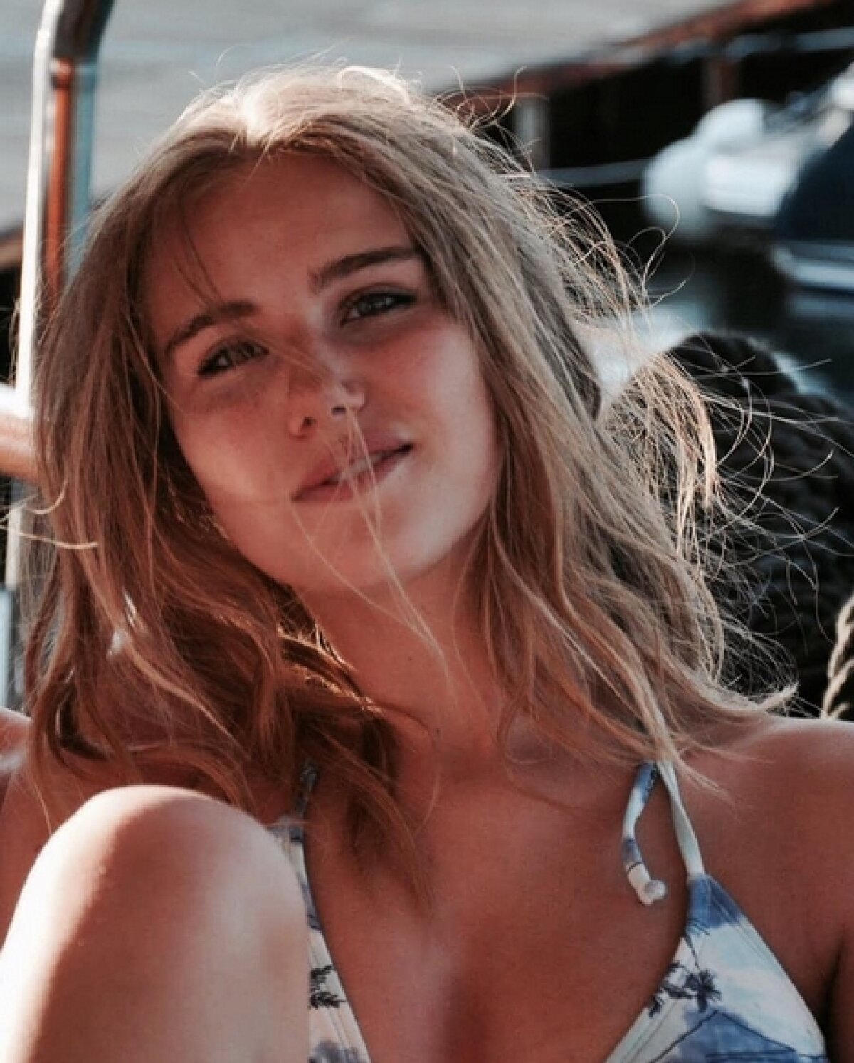 FOTO Se distrează la mare! Cea mai sexy susținătoare a Belgiei a uitat de meciuri