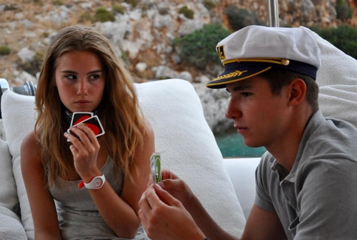 FOTO Se distrează la mare! Cea mai sexy susținătoare a Belgiei a uitat de meciuri