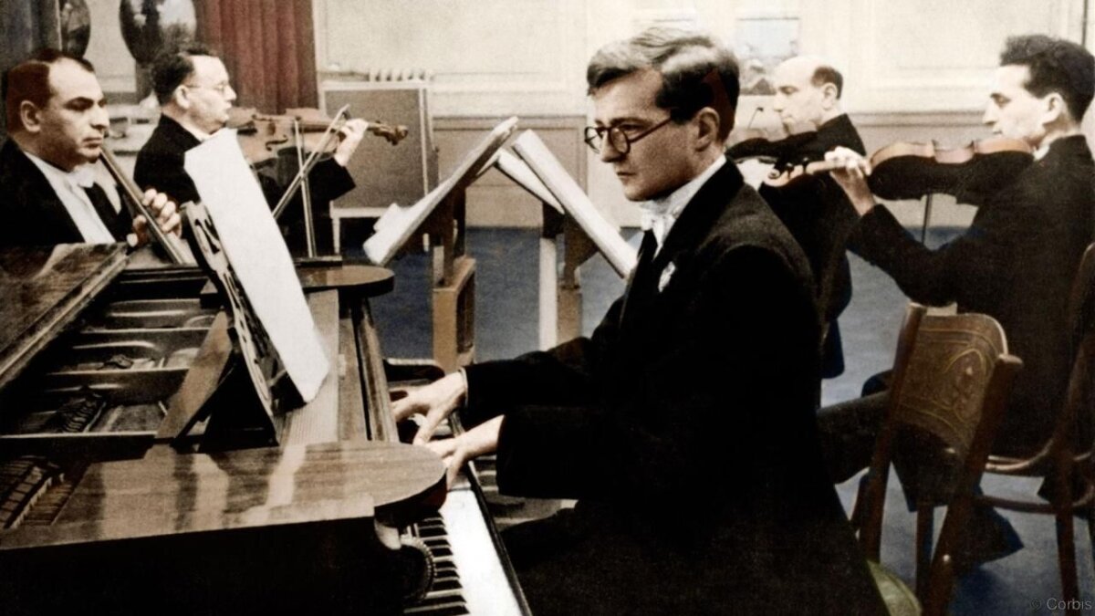 FOTO Pianistul și Zenit » Fanii echipei lui Lucescu au celebrat 110 ani de la nașterea lui Dmitri Șostakovici