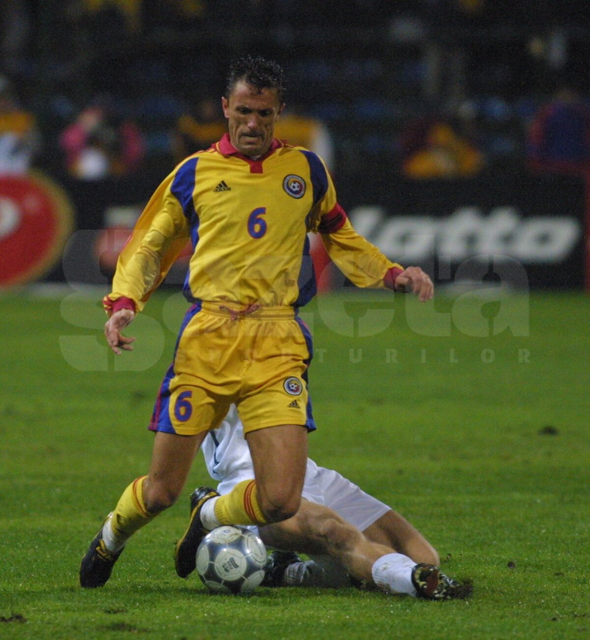 GALERIE FOTO Gică Popescu împlinește azi 49 de ani! Imagini de colecție după o carieră URIAȘĂ » Ce crede "Baciul" despre prestația României cu Armenia