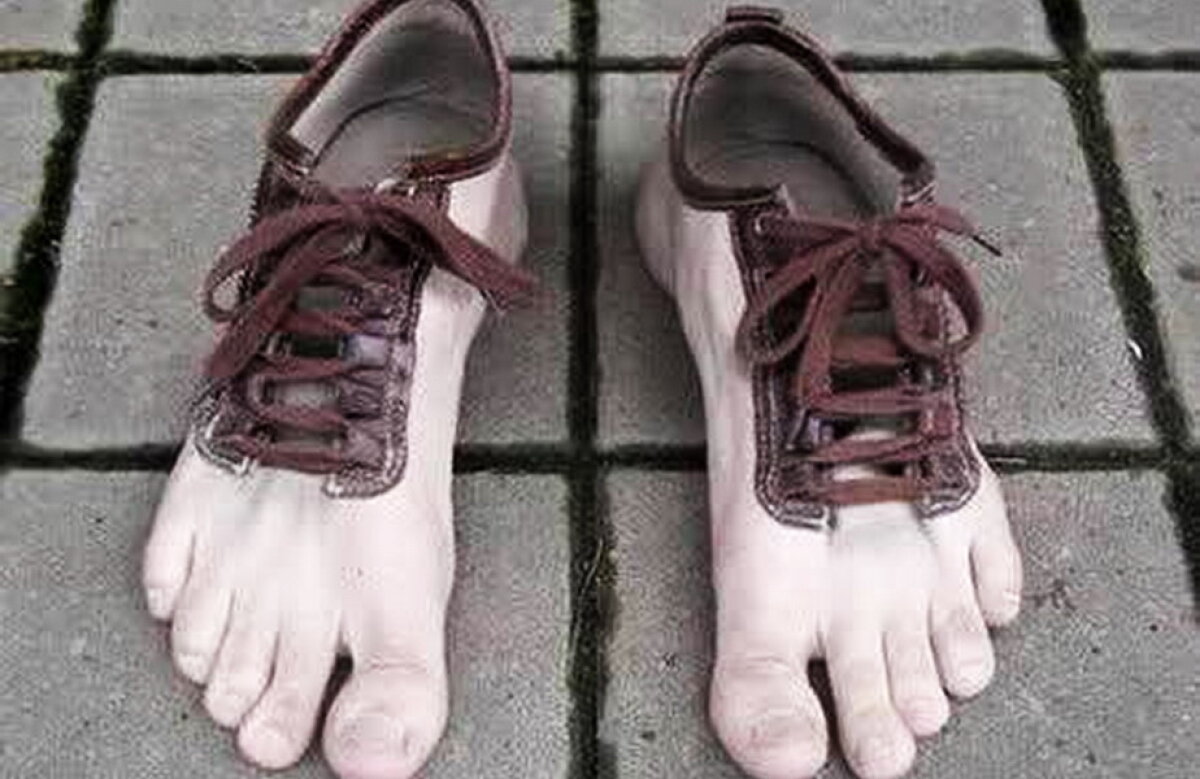 GALERIE FOTO » Cei mai ciudaţi 50 de pantofi din lume