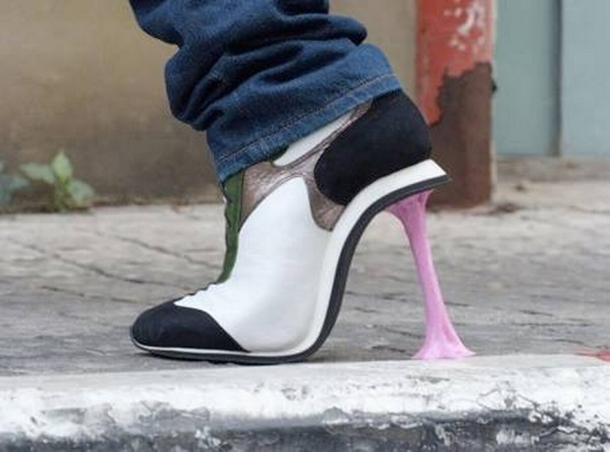 GALERIE FOTO » Cei mai ciudaţi 50 de pantofi din lume