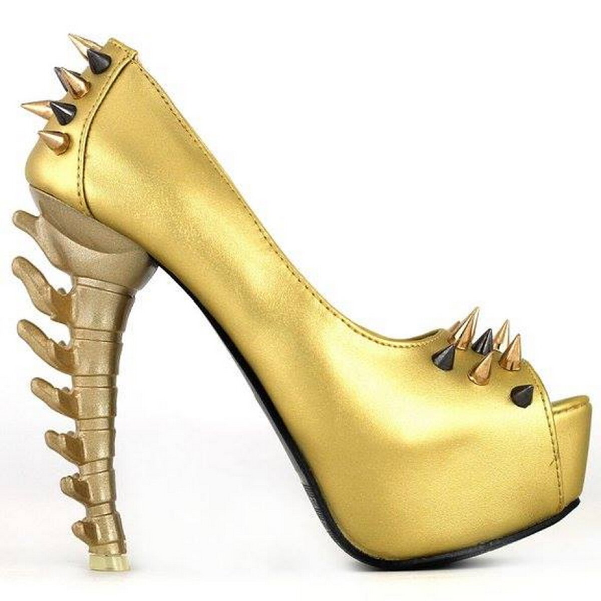 GALERIE FOTO » Cei mai ciudaţi 50 de pantofi din lume