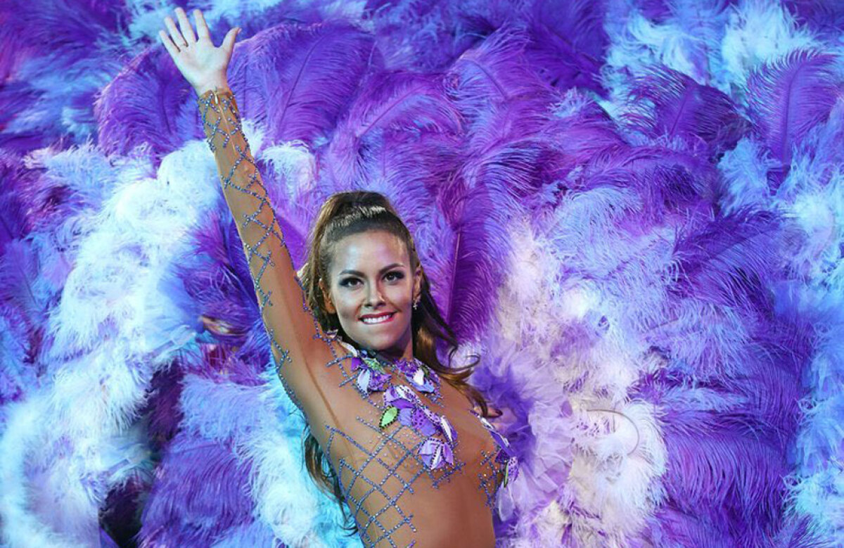 VIDEO&FOTO Calcă pe urmele lui Jennifer Lopez » Muza unei echipe de fotbal și-a testat talentul muzical