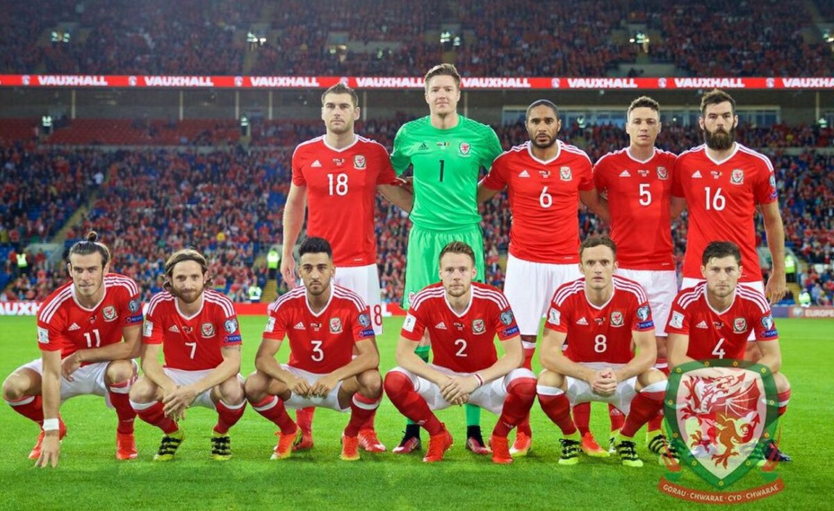 FOTO Wales 3x8 » Galezii se distrează la pozele de grup: la ultima au rămas doar 3 în picioare!