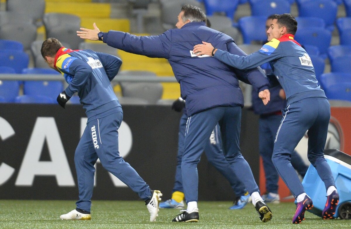 FOTO Gata de bătaie! Tricolorii s-au luat la palme și s-au îmbrâncit la antrenamentul oficial