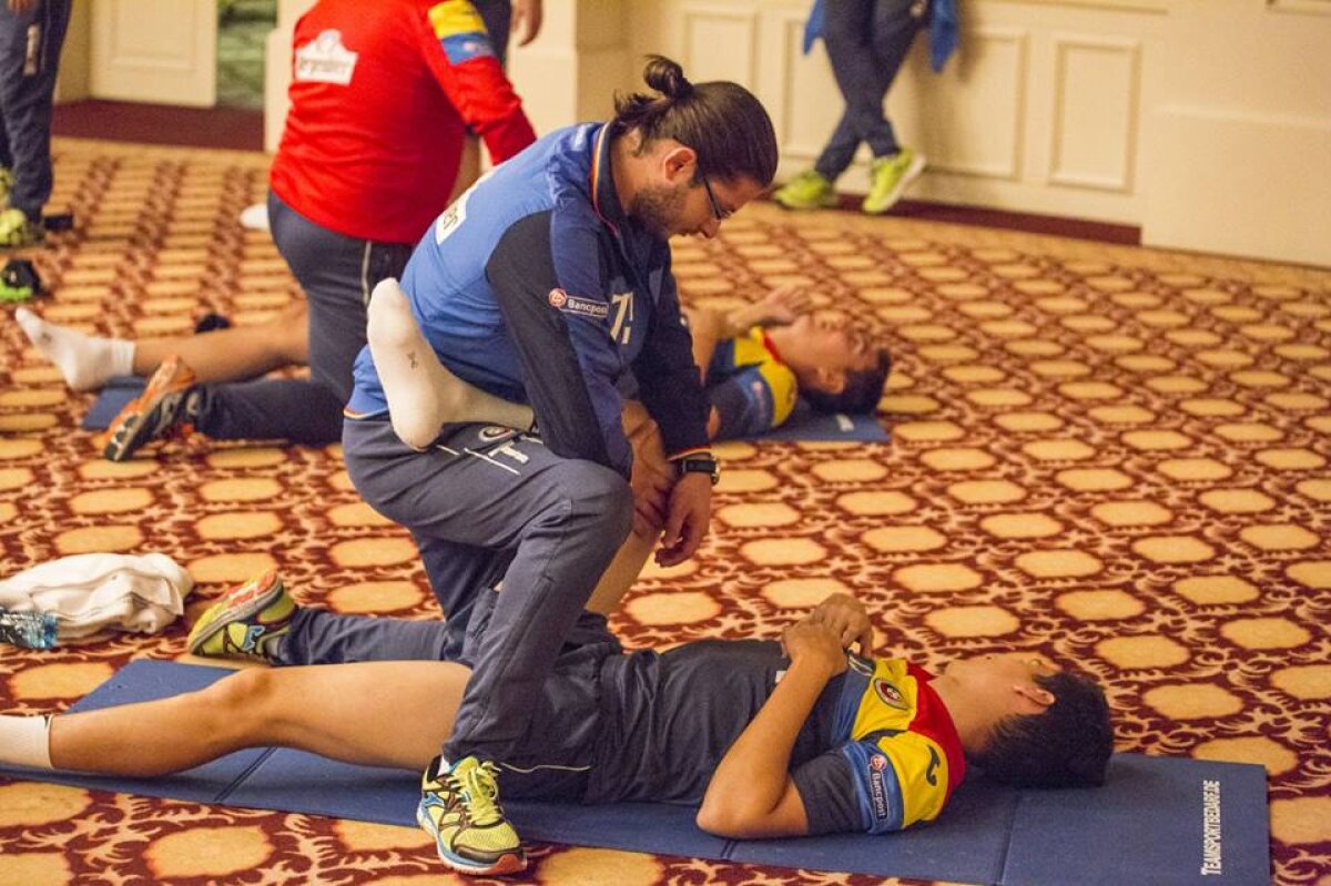 GALERIE FOTO Antrenament inedit pentru jucătorii României! "Tricolorii" au făcut stretching la hotel