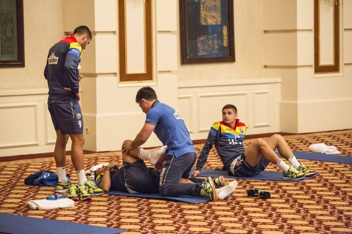 GALERIE FOTO Antrenament inedit pentru jucătorii României! "Tricolorii" au făcut stretching la hotel