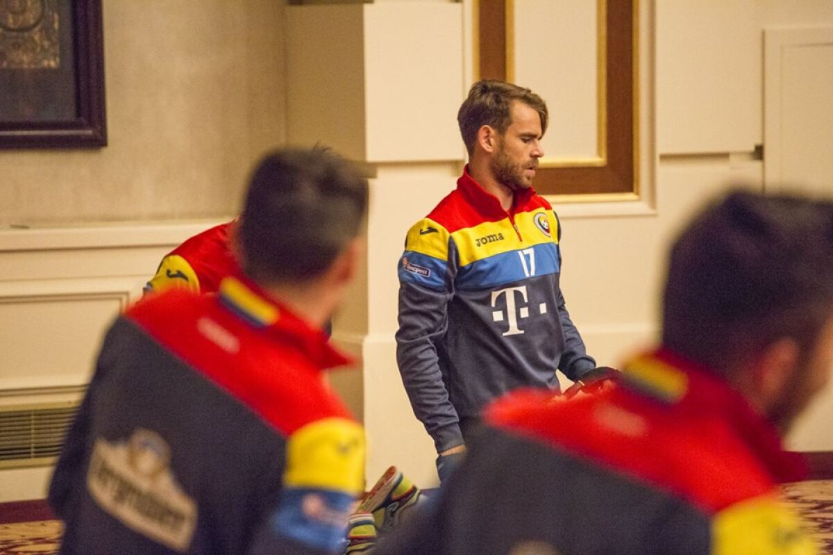 GALERIE FOTO Antrenament inedit pentru jucătorii României! "Tricolorii" au făcut stretching la hotel