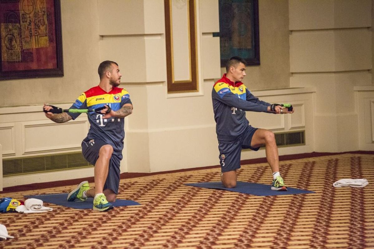 GALERIE FOTO Antrenament inedit pentru jucătorii României! "Tricolorii" au făcut stretching la hotel