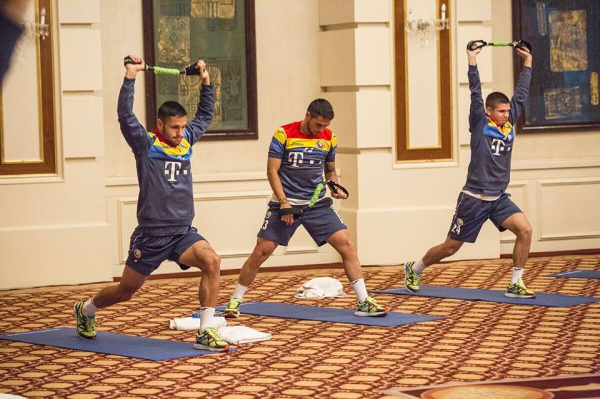 GALERIE FOTO Antrenament inedit pentru jucătorii României! "Tricolorii" au făcut stretching la hotel