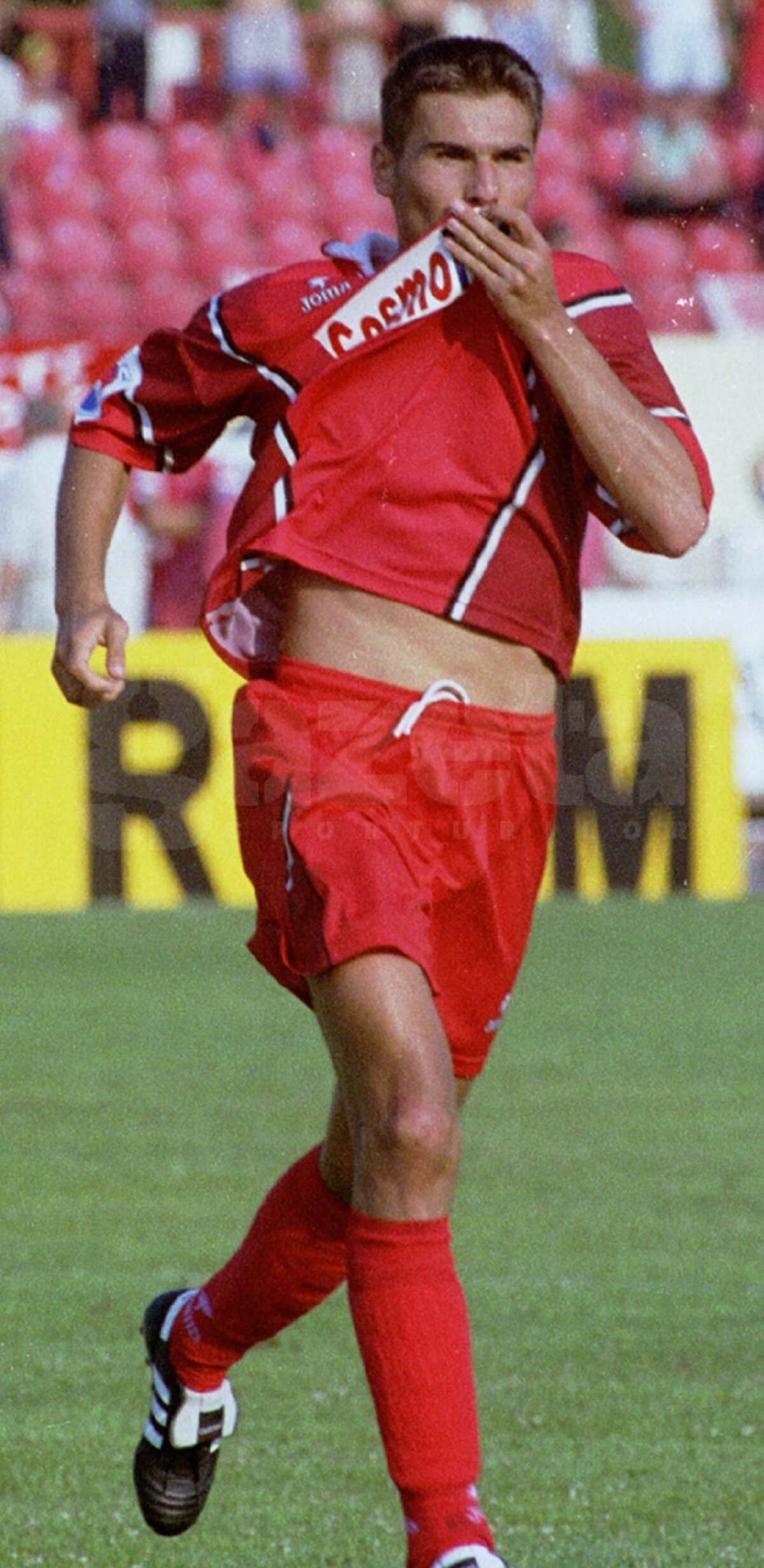 GALERIE FOTO "Briliantul" revine după 16 ani în Ștefan cel Mare » 10 imagini RARE cu Mutu la Dinamo!