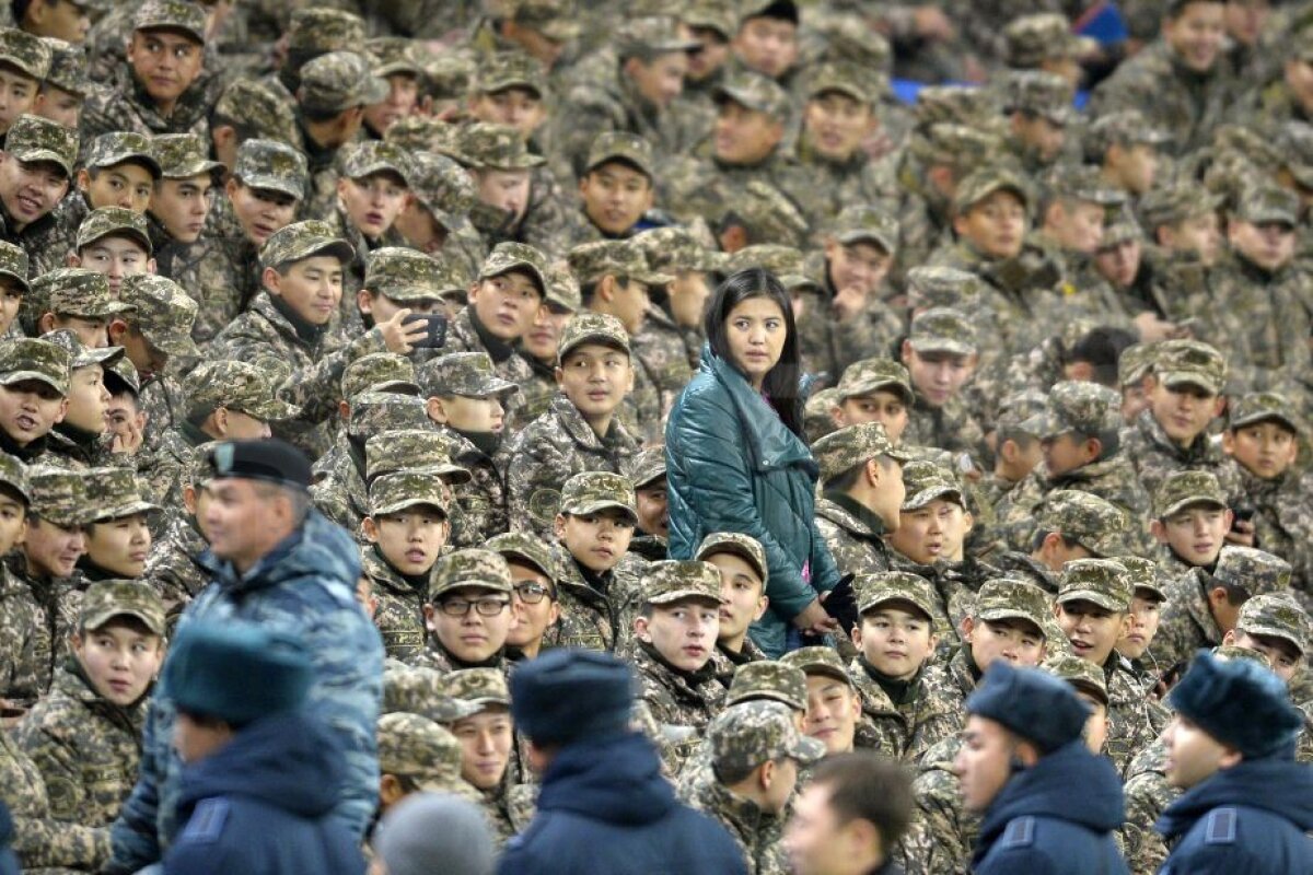 GALERIE FOTO Ca pe Ghencea odinioară! Imagini colosale de pe stadionul din Astana!