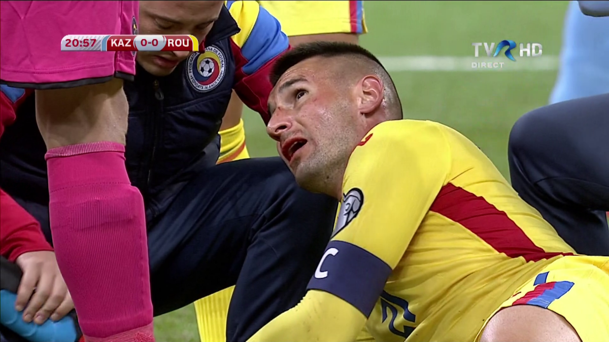 GALERIE FOTO / UPDATE "Tricolorii" cad ca spicele! Doi accidentați în prima repriză. Cui i-a dat Daum banderola