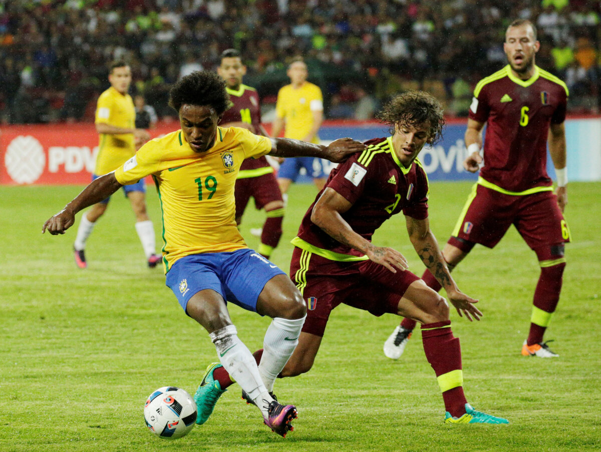VIDEO + FOTO Victorie lejeră a Braziliei în calificările pentru CM 2018! Meciul a fost întrerupt după ce a căzut nocturna 