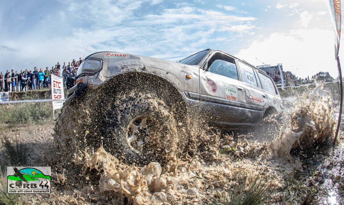 FOTO Spectacol extrem lângă Târgoviște » Monștrii pe patru roți s-au întrecut în Campionatul Național de Off Road