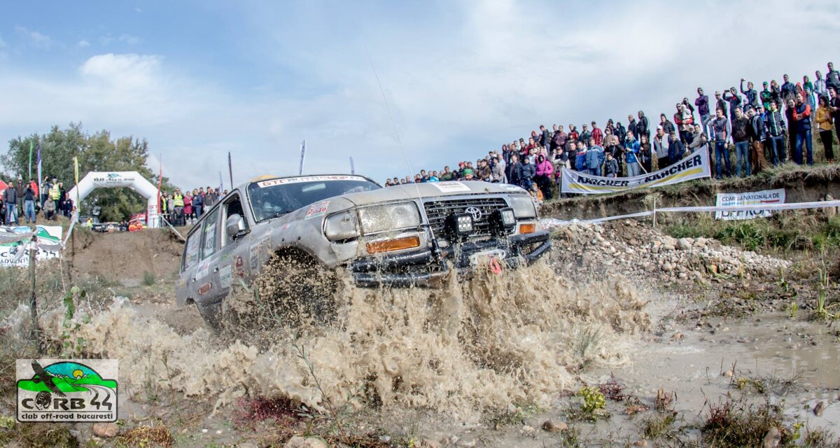 FOTO Spectacol extrem lângă Târgoviște » Monștrii pe patru roți s-au întrecut în Campionatul Național de Off Road