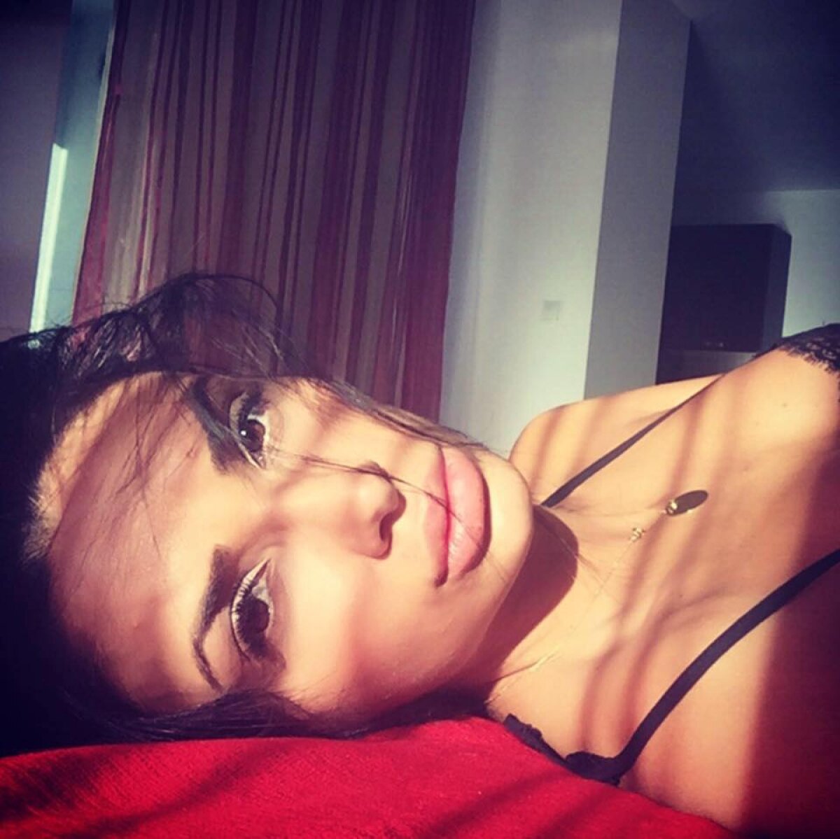 GALERIE FOTO Încă o bombă sexy la Steaua? Jucătorul dorit de Becali are o relație cu o brunetă superbă 