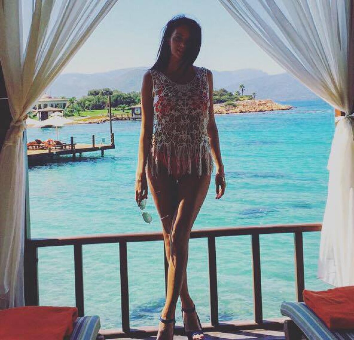 GALERIE FOTO Încă o bombă sexy la Steaua? Jucătorul dorit de Becali are o relație cu o brunetă superbă 