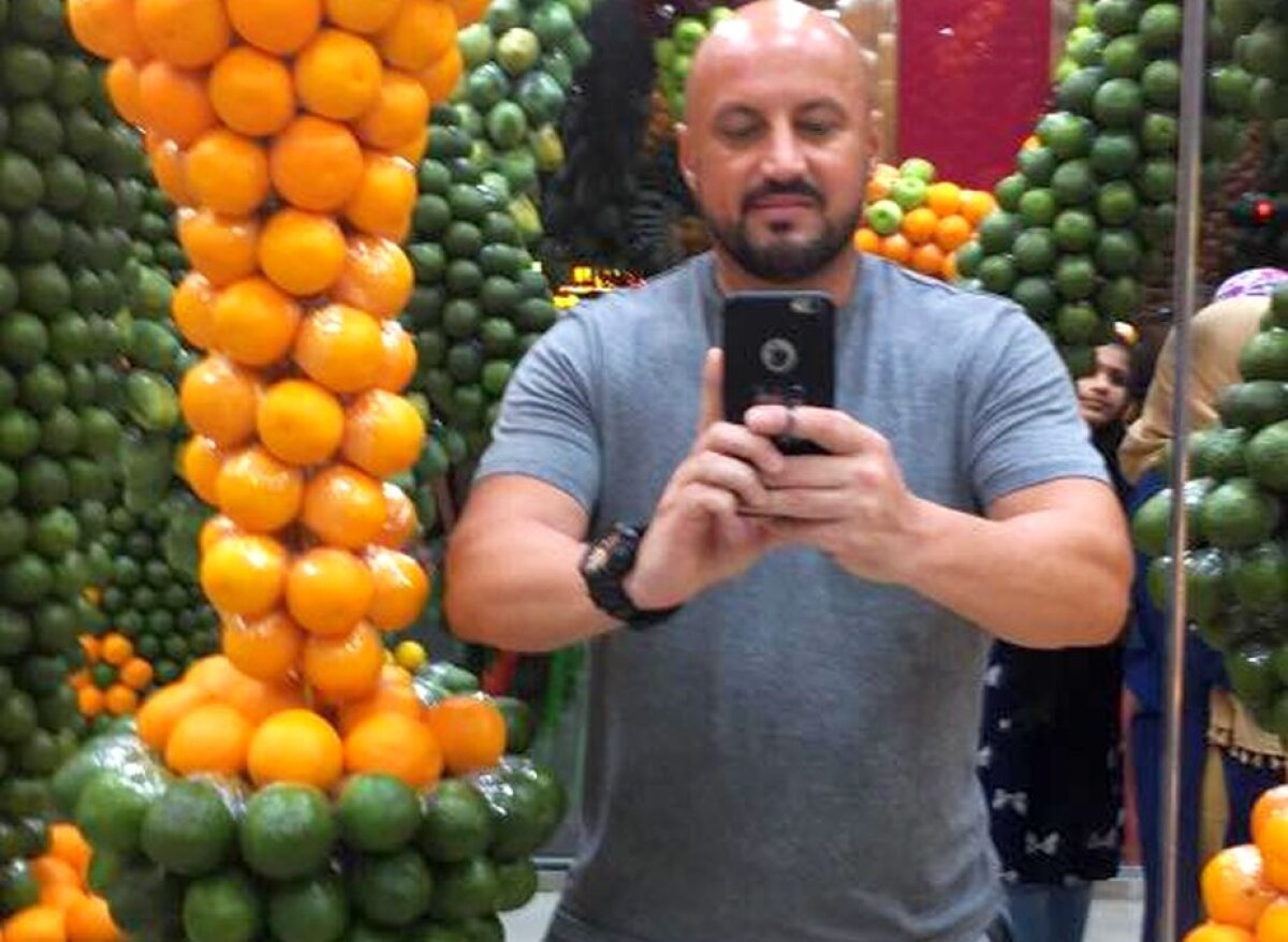 GALERIE FOTO Un fost patron din Liga 1 e de negăsit de autorități, dar foarte activ pe Facebook » Cum îi sfidează pe polițiști pe rețeaua de socializare