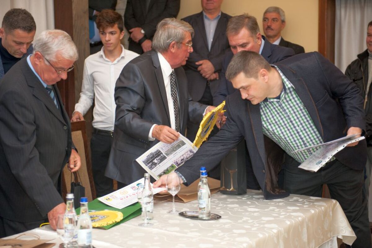 VIDEO+FOTO Petrecere de zile mari la aniversarea a 50 de ani de la victoria Petrolului cu Liverpool