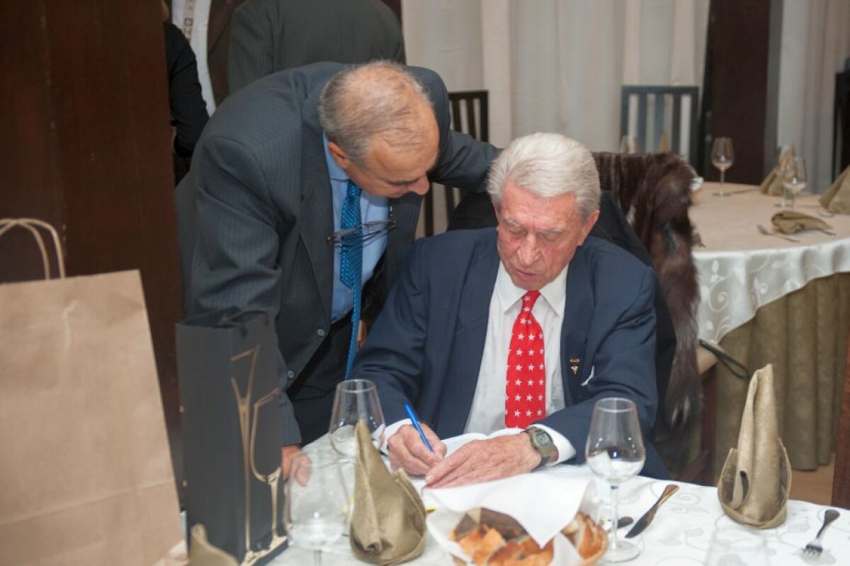 VIDEO+FOTO Petrecere de zile mari la aniversarea a 50 de ani de la victoria Petrolului cu Liverpool