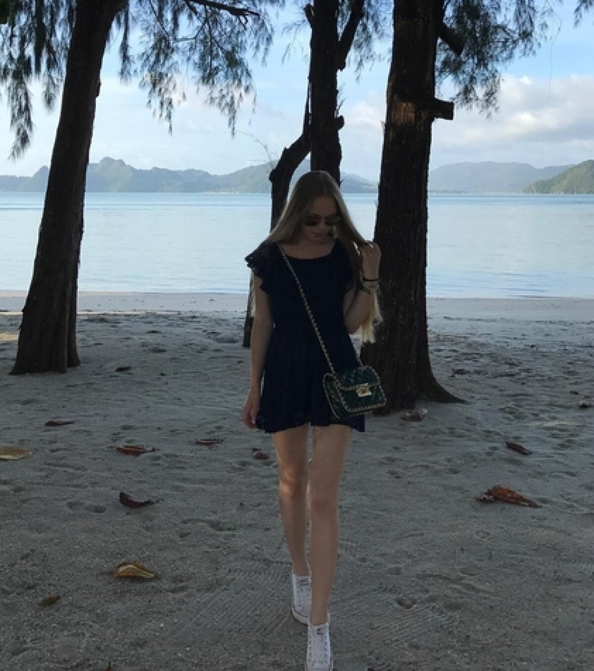 VIDEO&FOTO Elevii au filmat-o în timpul orei și au pus clipul pe net: ”E cea mai sexy profesoară de mate!”